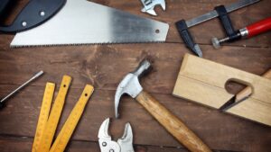 outils utilisés par le charpentier et le menuisier